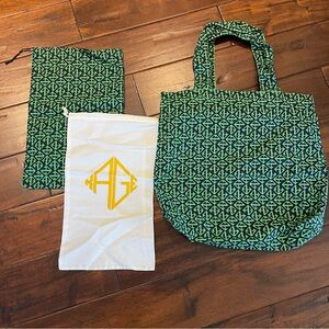 - KAGE Market Tote and 2  dust covers